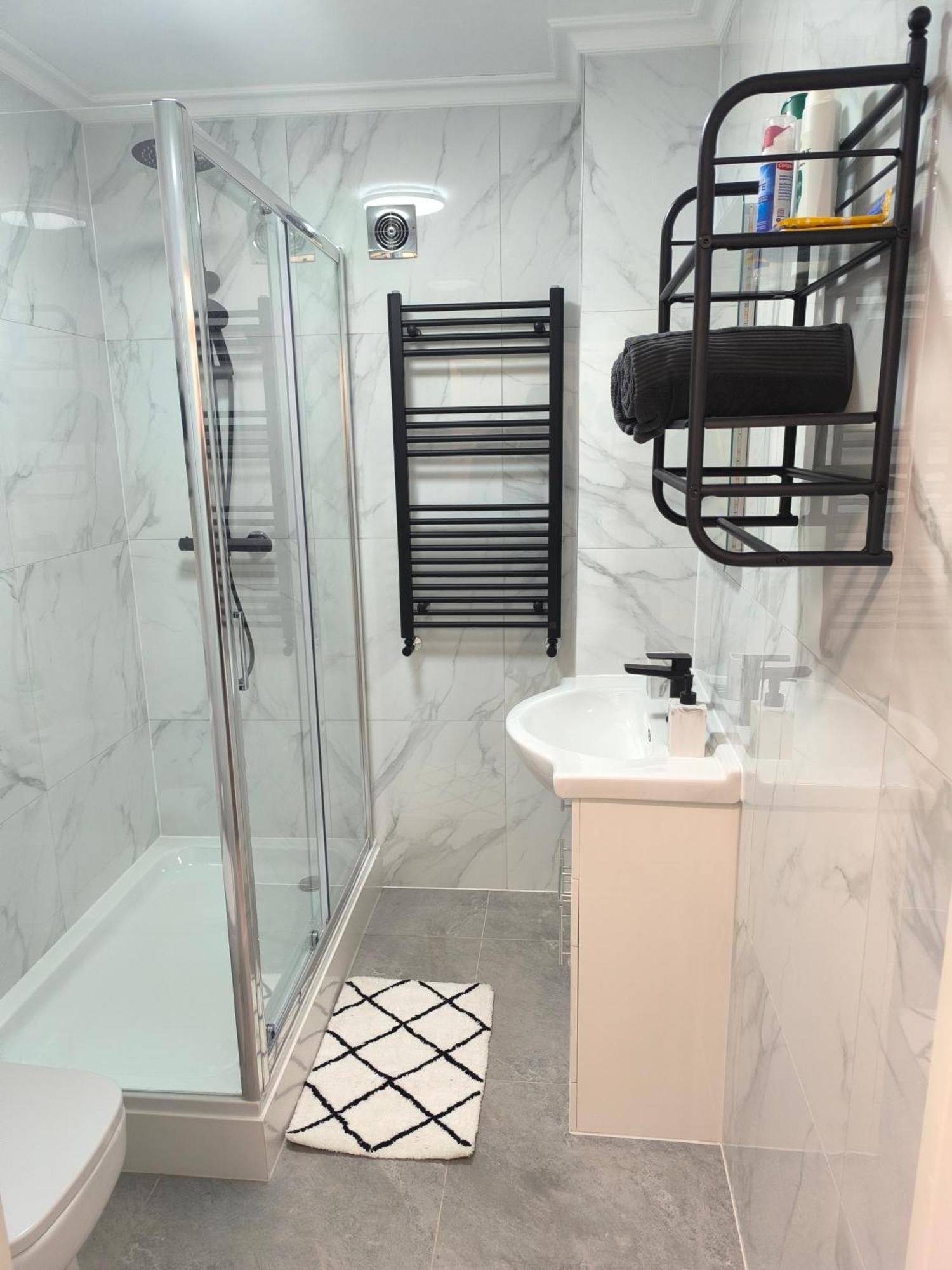 Full Equiped Rooms, Tooting Broadway Station Londra