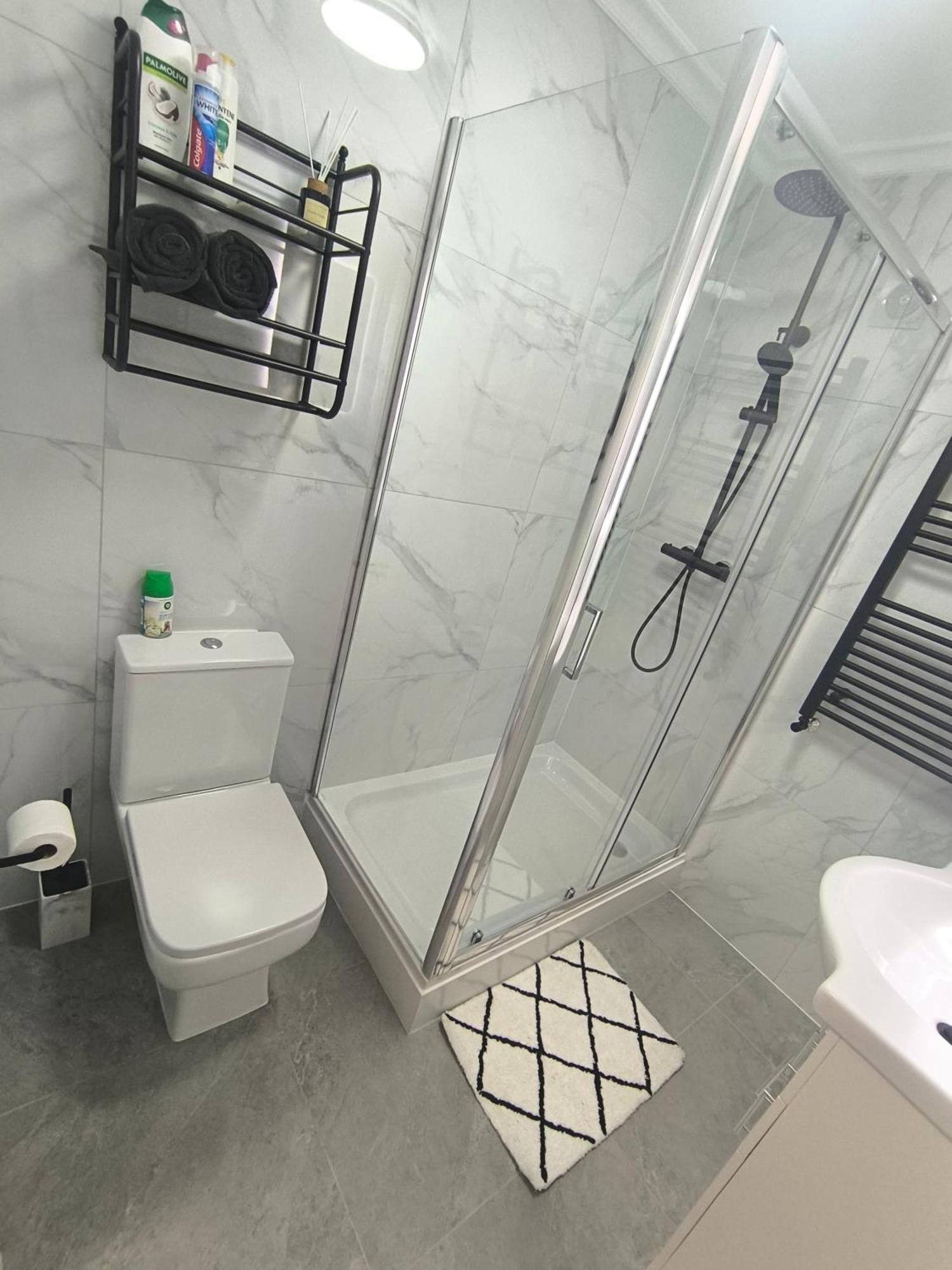 Full Equiped Rooms, Tooting Broadway Station * Londra