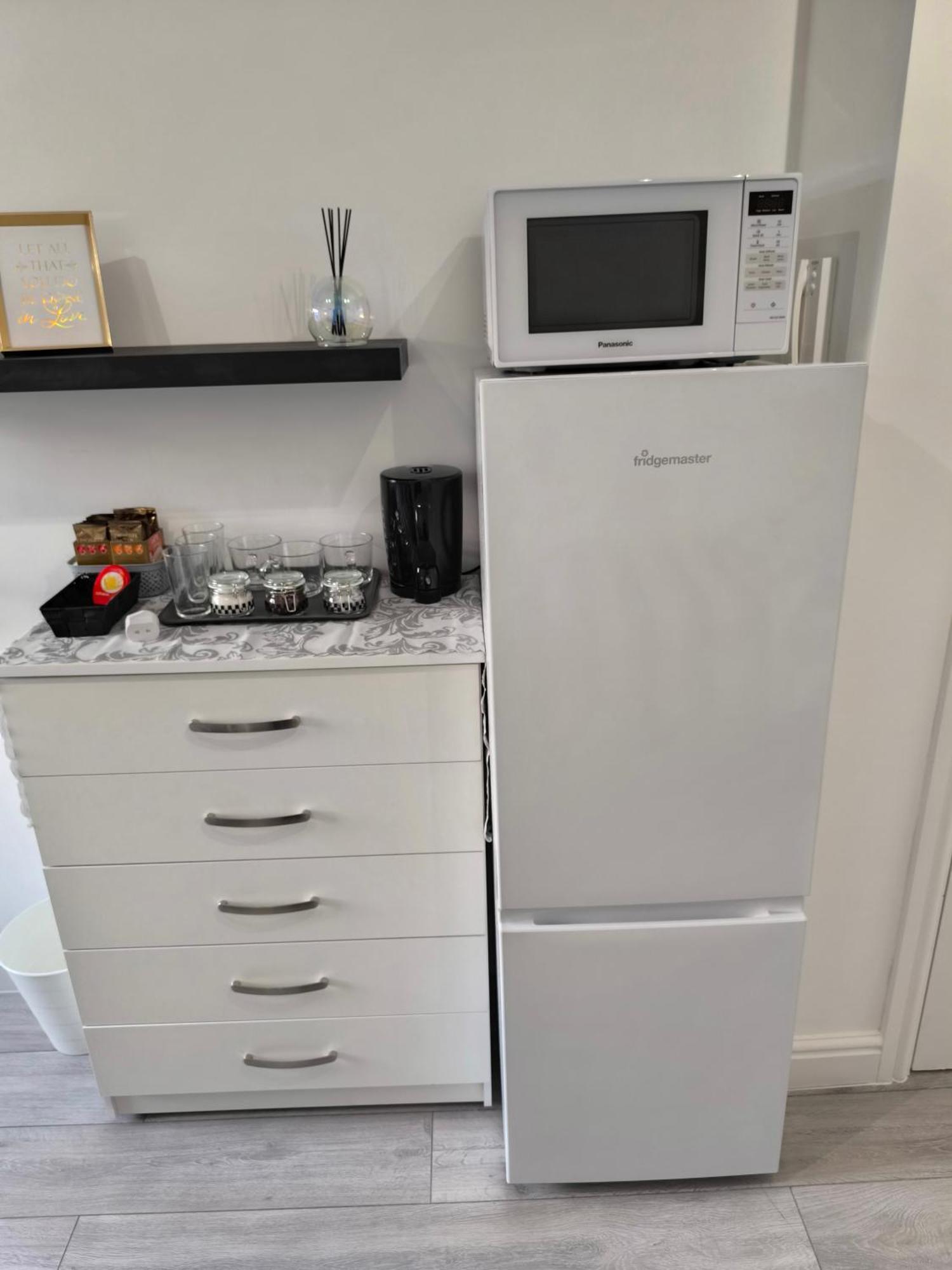 Full Equiped Rooms, Tooting Broadway Station * Londra